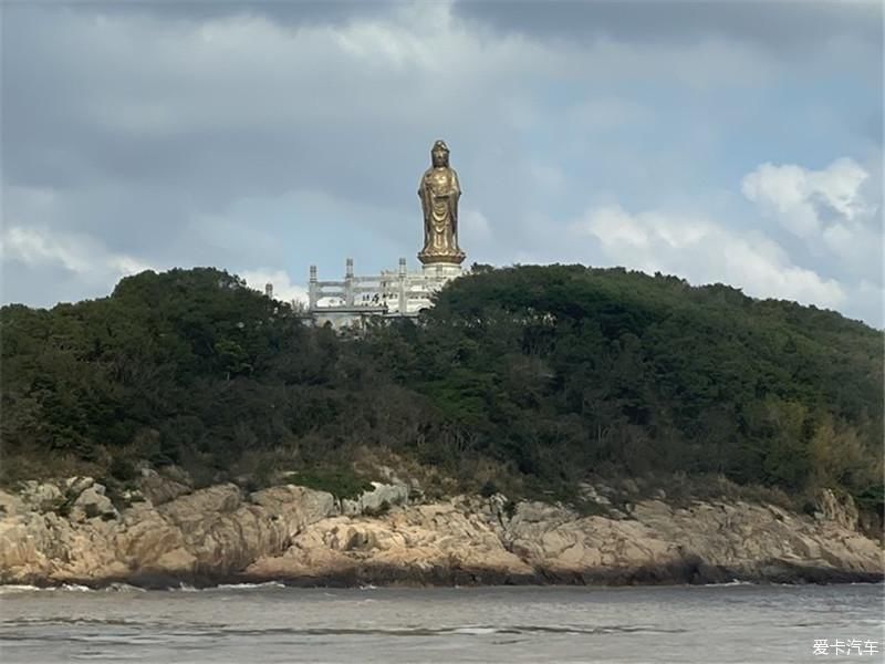 前往佛教圣地普陀山进香祈福