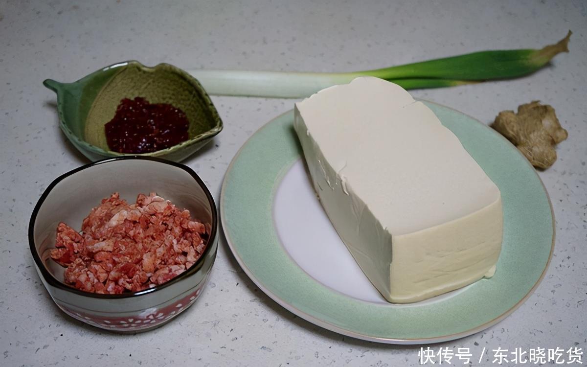 川菜经典的麻婆豆腐,嫩滑可口,香辣下饭,一上桌家人就抢着吃