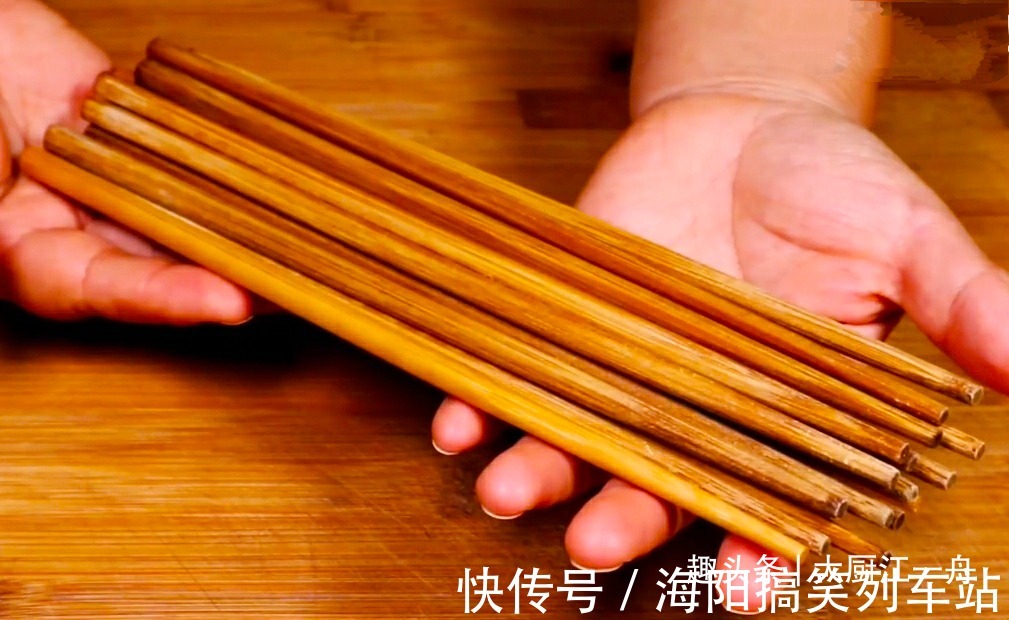 家中的筷子,用水煮已经过时了!大厨教你这样做,干净快速又卫生