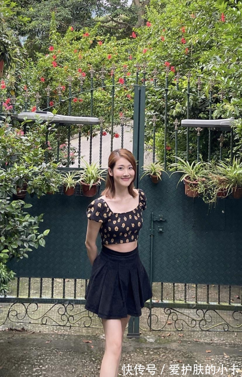 衬衫|分享3个“自然搭配”法则,看起来普通,穿上身高级又不失时尚感