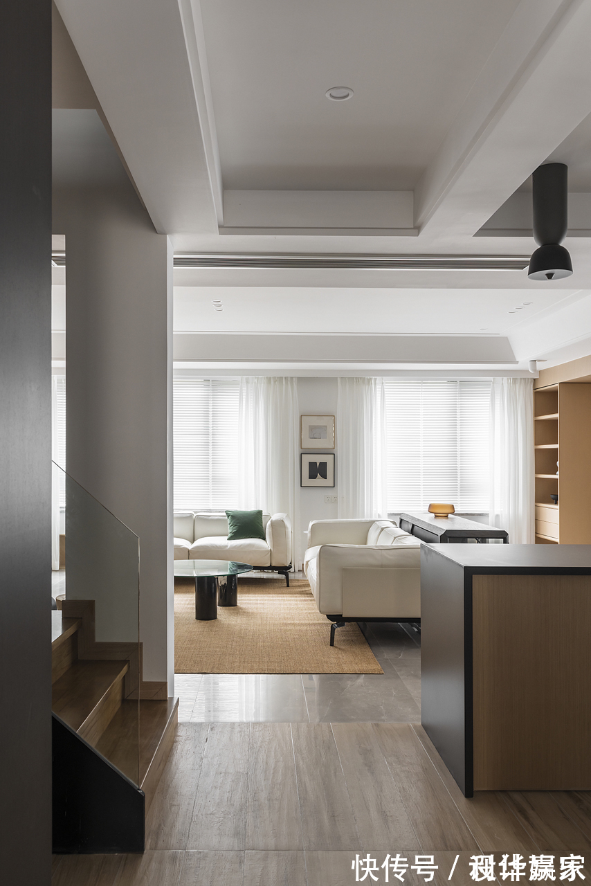 原木|243㎡自然跃层,耐看的原木+白色,还有自家花园,真让人羡慕