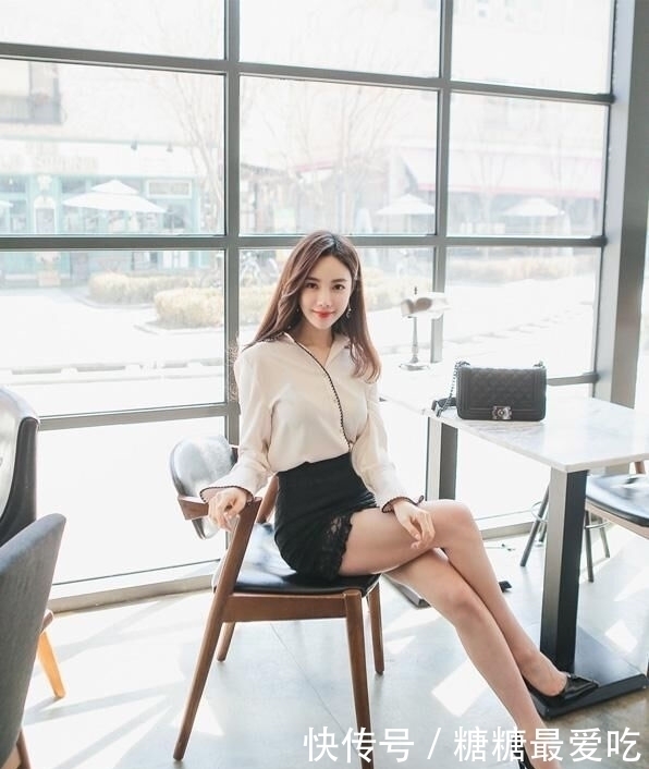 高跟鞋让你在脚上传递着性感美态,展现出女性的性感和高贵的气质