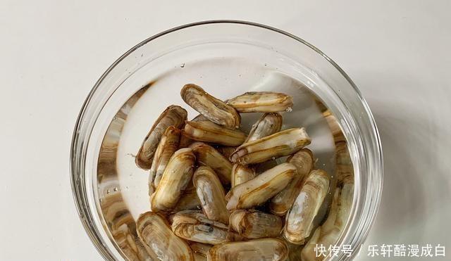 2月这海鲜最肥美,10块钱能买2斤,简单煮一煮,全家都爱吃