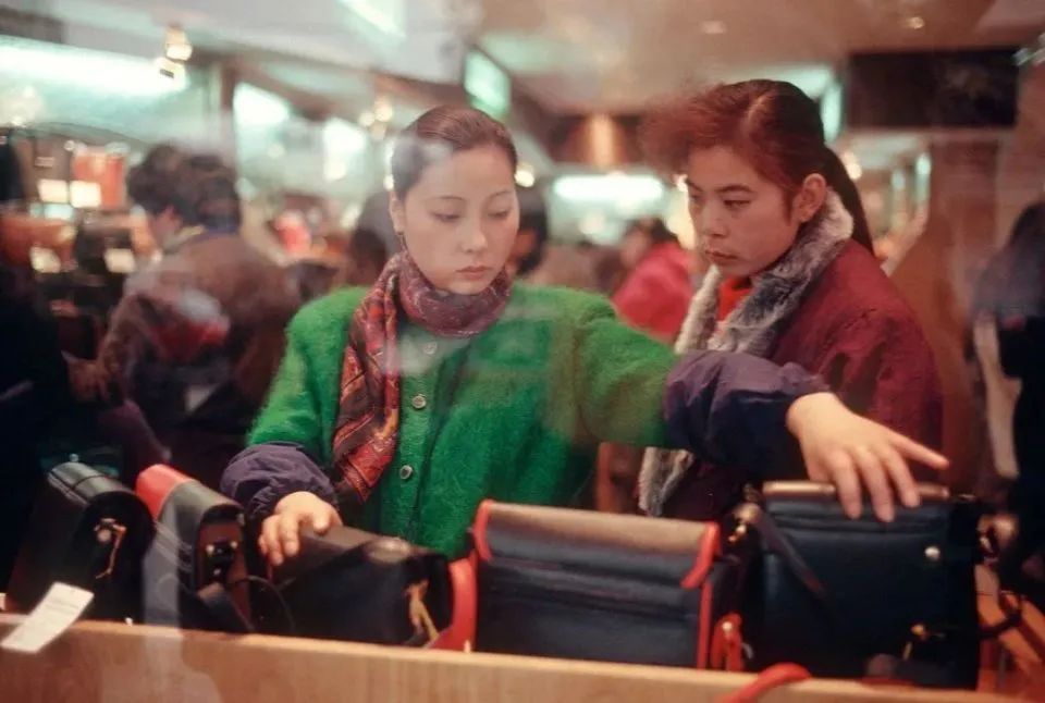 红脸|告别网红脸！30年前的素人街拍，每个人都美得非常真实