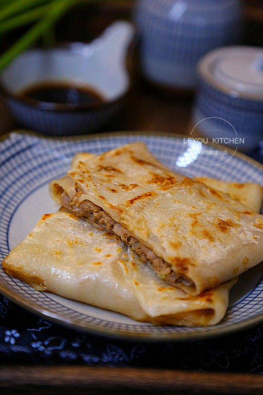 在家|不用和面，一样在家做馅饼，做好的饼，放凉后饼皮也不硬