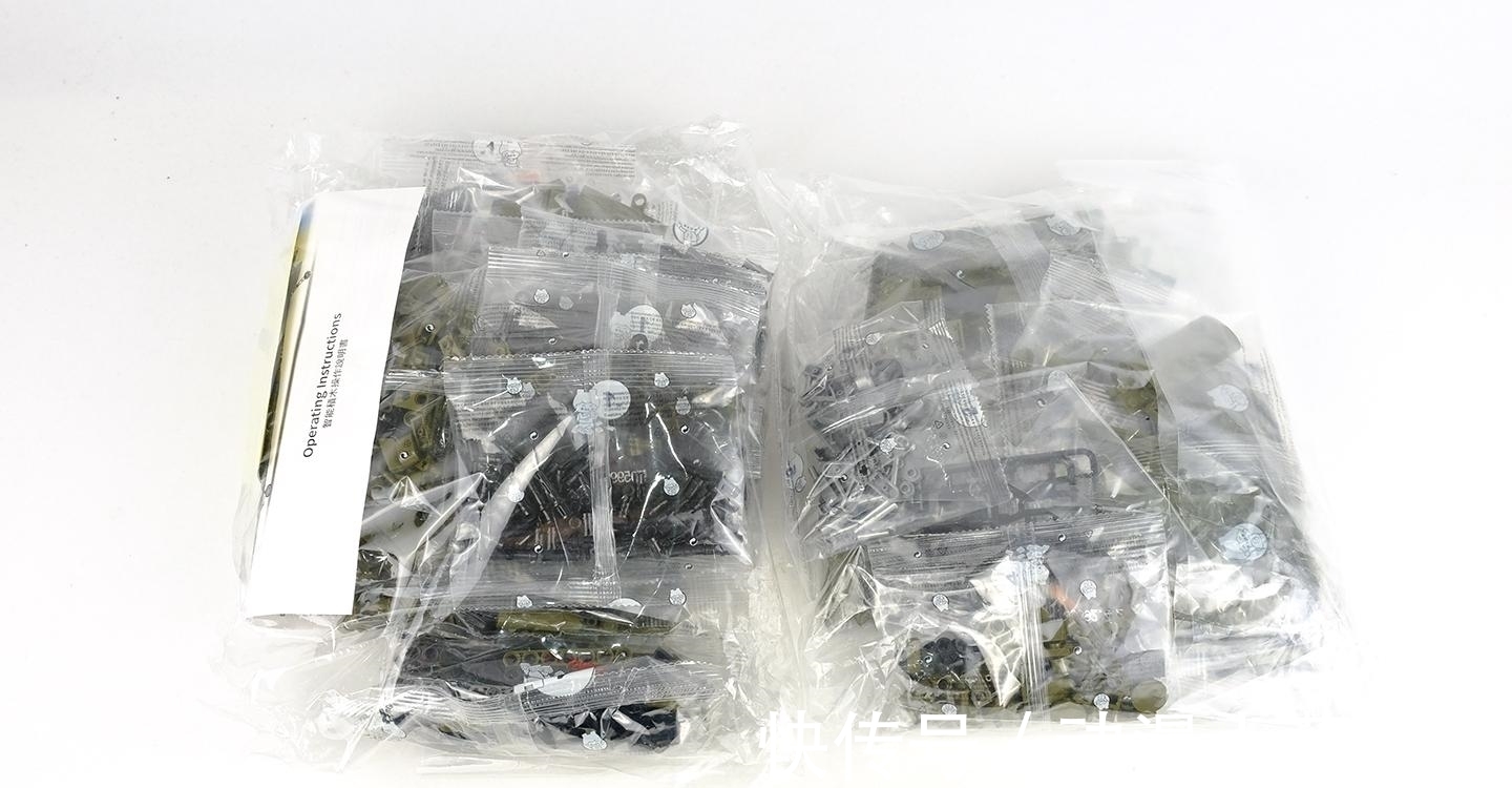 机身|60cm长,1880片零件,这架会动的直-20好不好玩呢