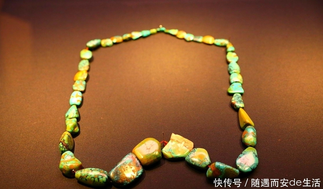 地里三次犁出金子,他三次主动上交,专家研究一月,揭开宝藏之谜