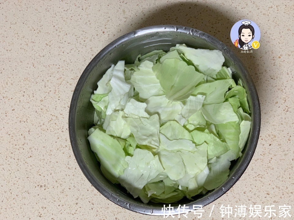调味汁|炒包菜时,别直接下锅炒,掌握1个诀窍,包菜又香又脆不出水!