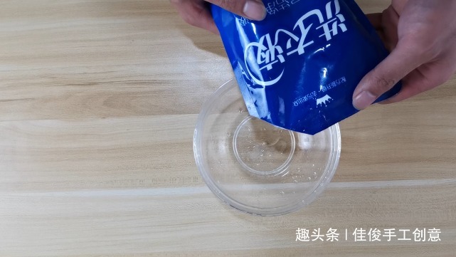 白醋和洗衣液混合真厉害,解决了家家户户的难题,学会回家试试!