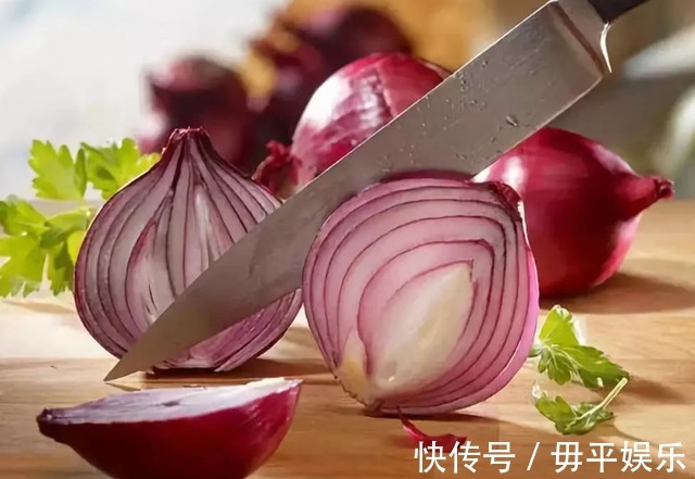 碱性食物|血压偏高的人，除花生外，尽量多吃这3种食物，或能帮助稳定血压