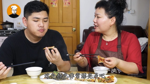 小吃摊卖10元一斤的酱香饼，告诉你秘制酱料配方，外脆里软又多层