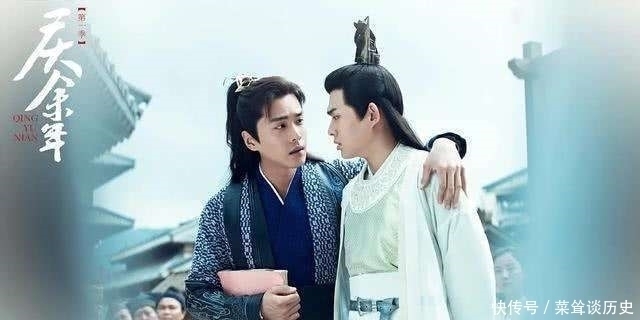 范闲不跪圣旨,不跪皇权,但唯独对此人下跪!