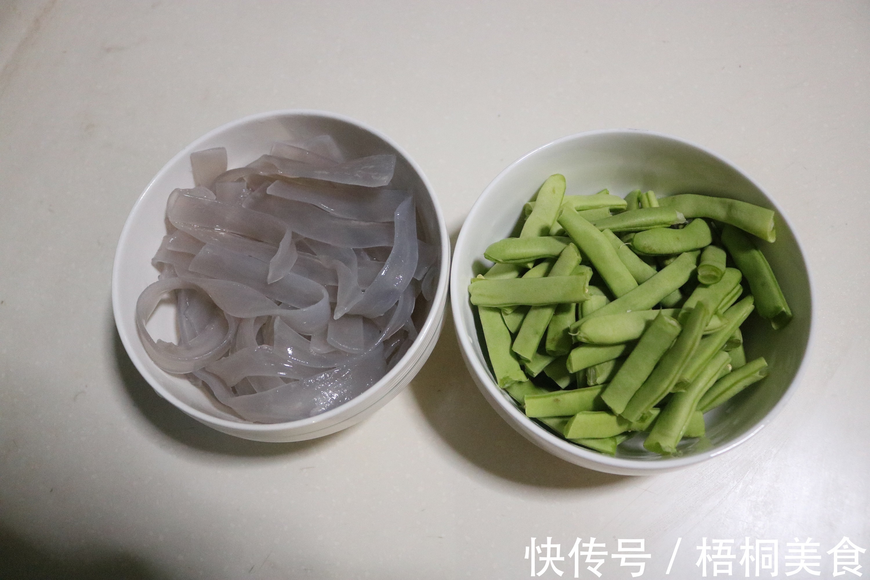 晚餐,花100元只做了一个菜,朋友说:很实惠,外面200吃不到