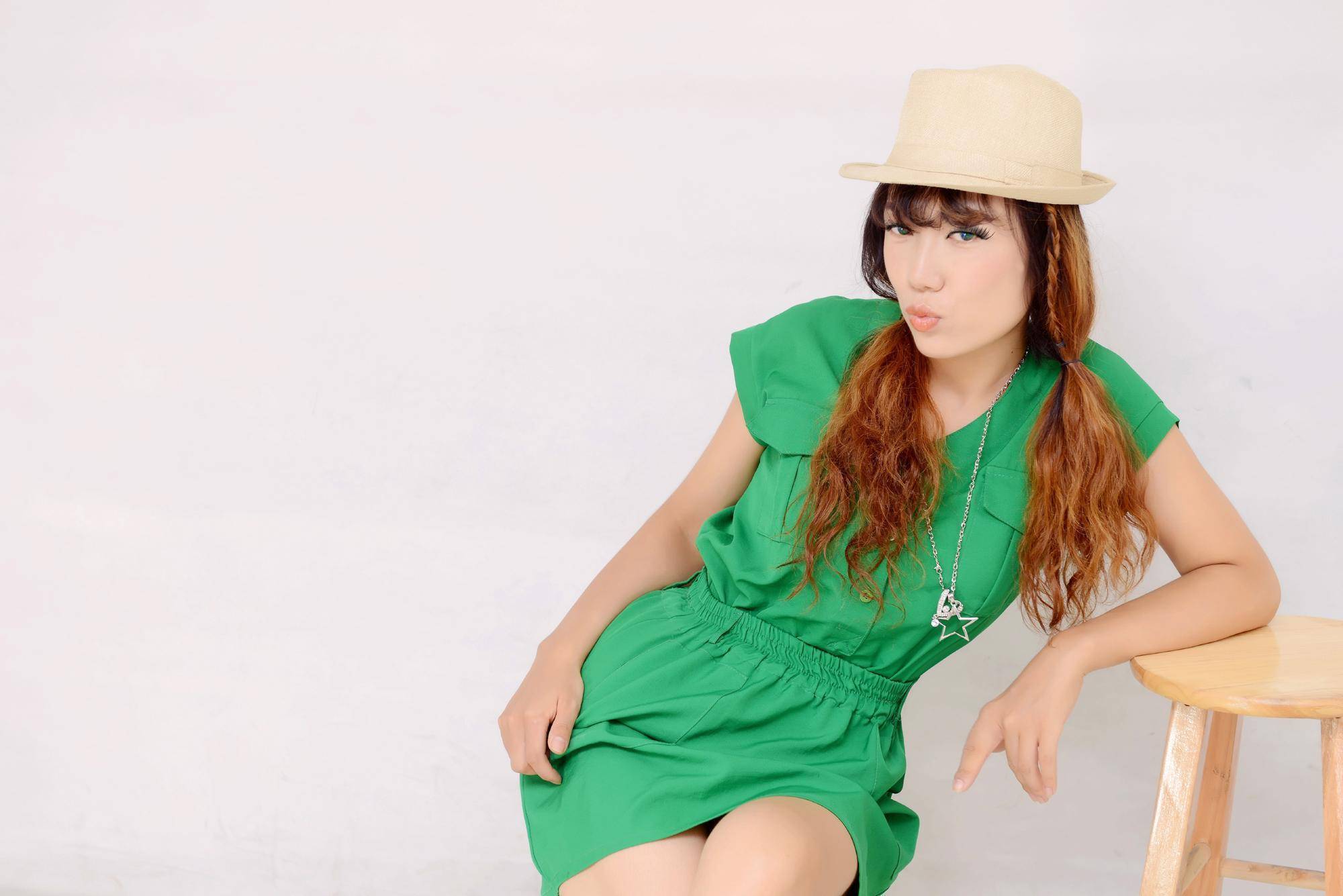 书画家#书画家赵美舒所创青绿山水,构造奇特,百花齐放