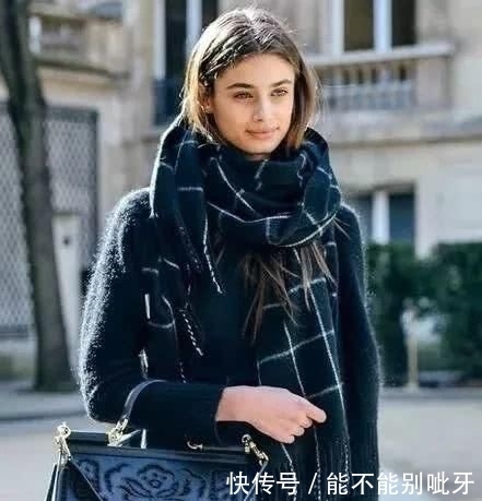 围巾搭配小心机，这个秋冬时髦和温暖全都有了