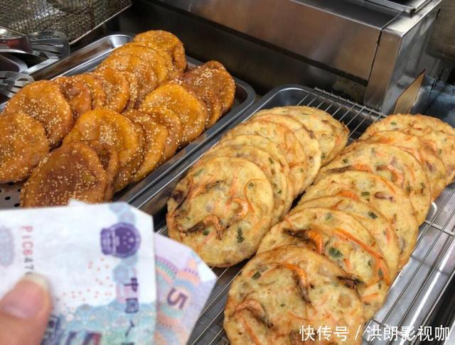  食客|便宜到让人怀疑的小吃，大妈摆摊卖油炸虾，食客都问钱够吗