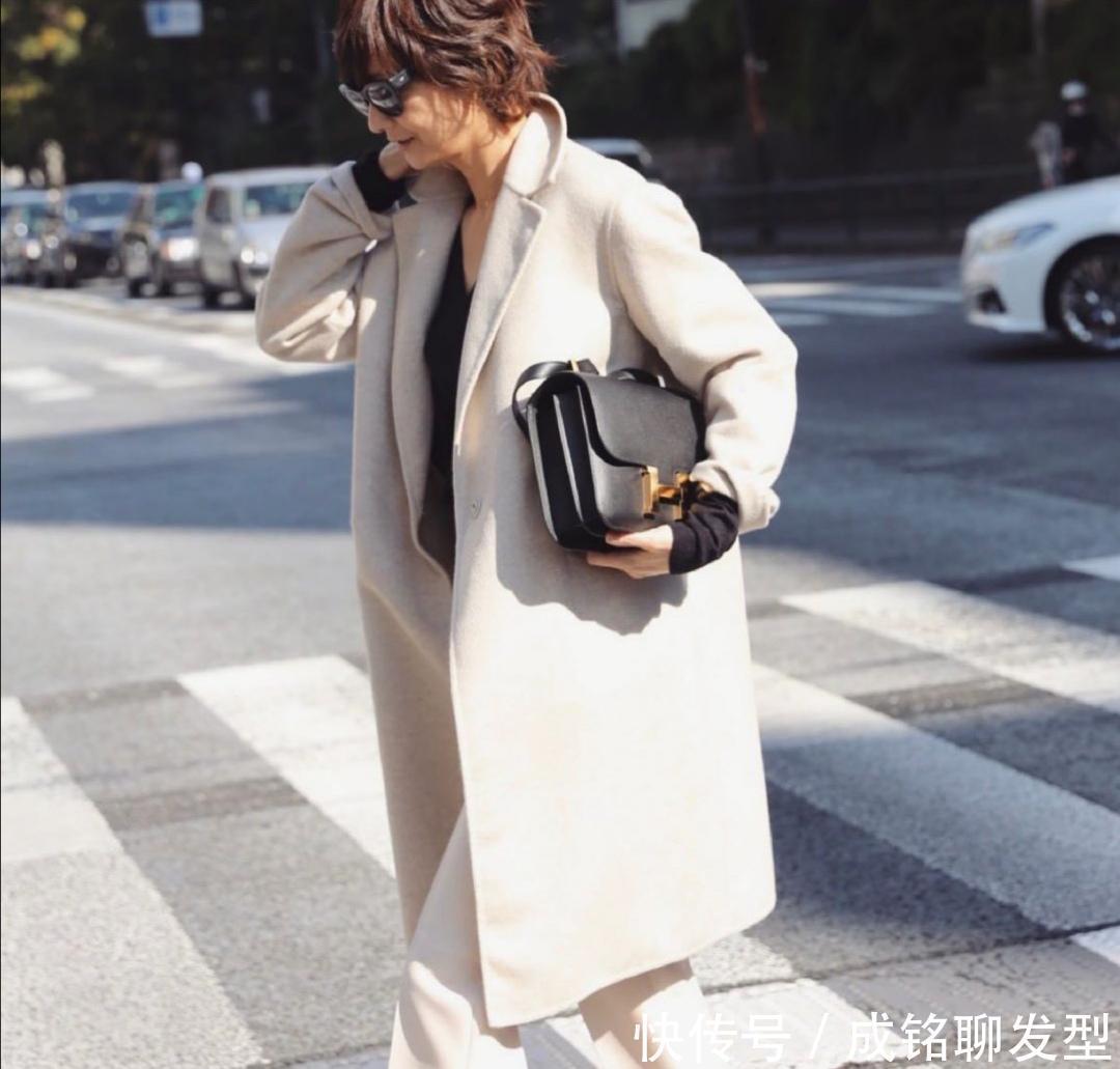 人到中年如何保持气质？这位日本模特穿搭值得借鉴，时尚又减龄