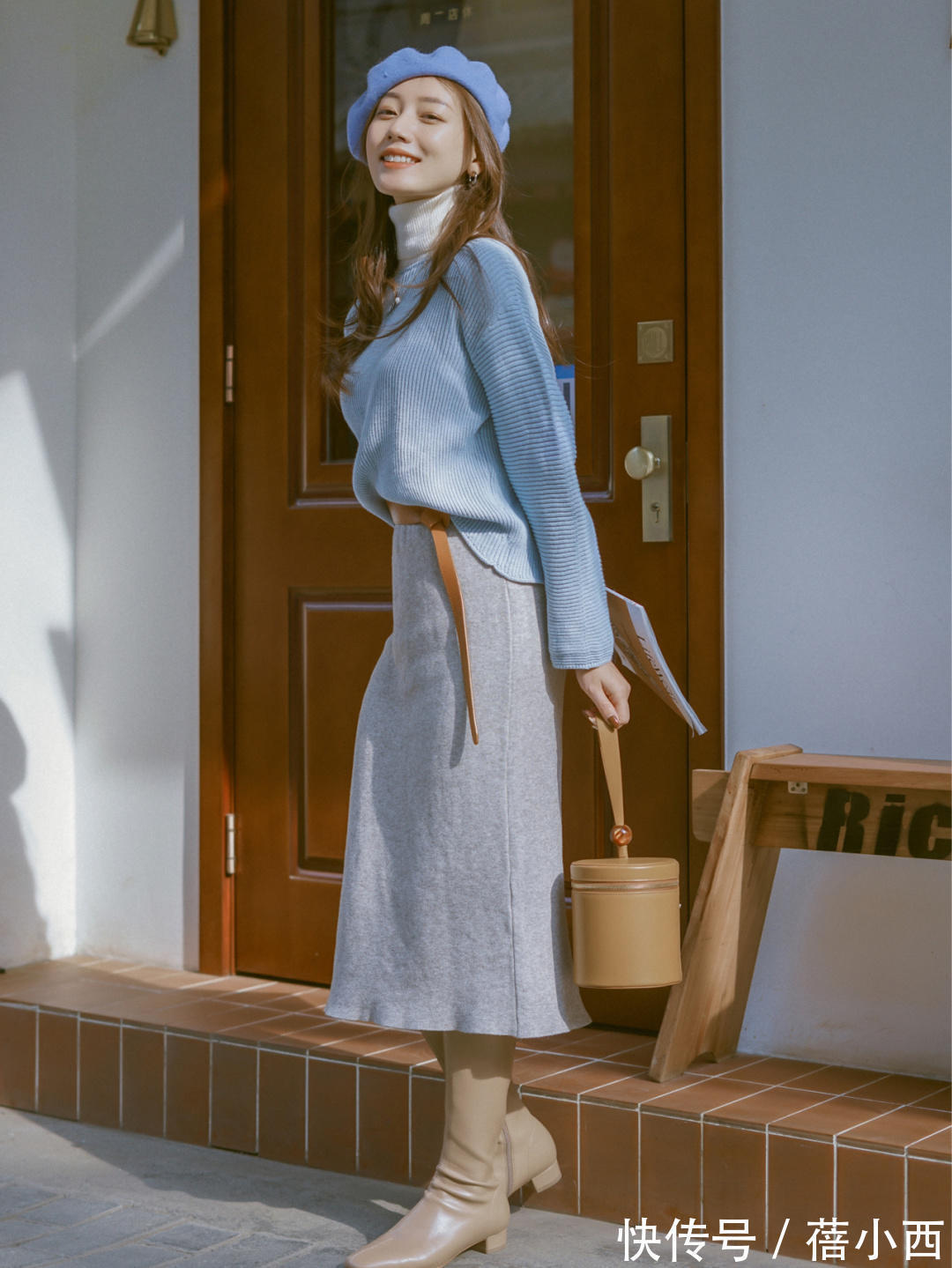 牛角扣|紧身裤过时了,这个冬季流行“毛衣+半身裙”,轻松穿出不俗气质
