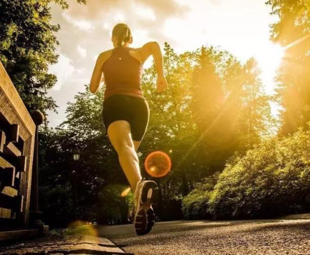 高血压的人群，尽量不要碰这3种食物，别再“傻傻”不知道了