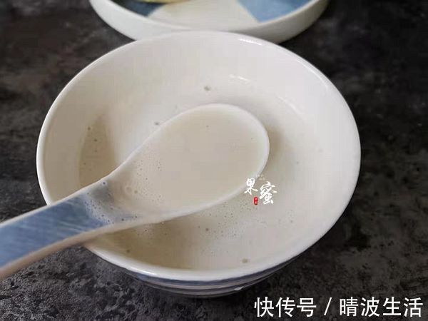 一家三口的假日早餐，15分钟备好上桌了，简单味美，孩子也喜欢