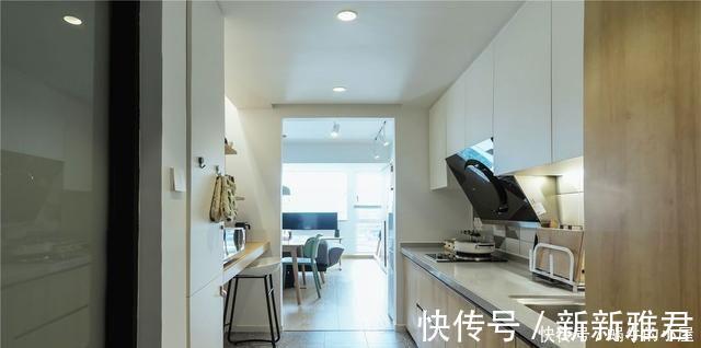 收纳|沙发做隔断,电视装落地窗上,30㎡小家照样功能齐全,简约精致!