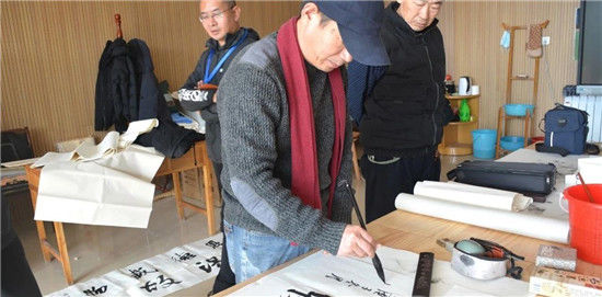  书画家们|走进书画世界 打造文化校园！安丘市第二中学举行书画名家进校园活动