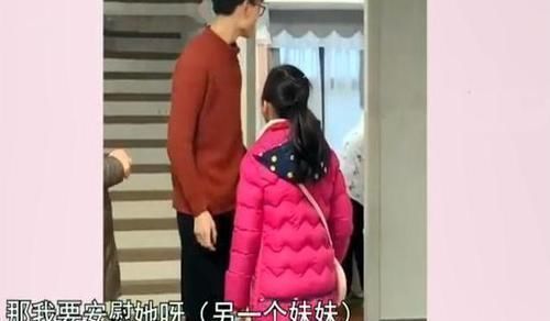 大宝|45岁妈妈生二胎，大一哥哥被迫开始“带娃”，网友：就当提前练手