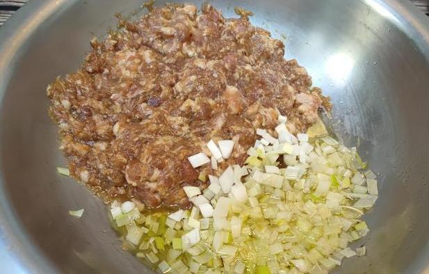 香气扑鼻|调肉馅去腥,用料酒大错特错,多做2步,肉馅无腥味,又香又嫩