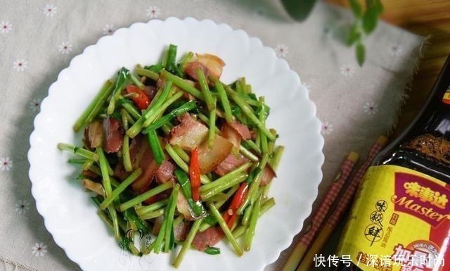 藜蒿炒腊肉|此菜不吃叶只吃梗,南方常见,就是有点贵,此时吃正当季