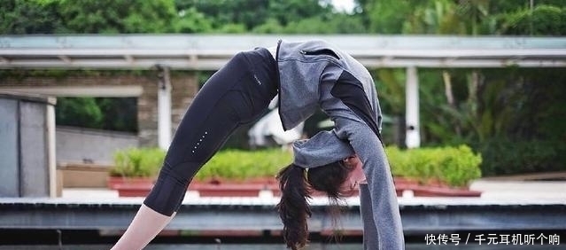 打底裤搭配的美女,瞬间想把她娶回家!