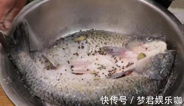 入味|腌腊鱼，直接抹盐可不行！多做2步，腊鱼更香更入味，保存时间长