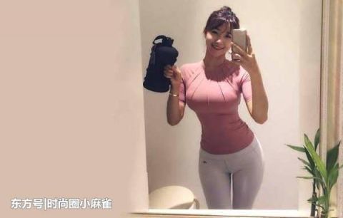 街拍|街拍靓丽可爱的小姐姐，搭配一条打底裤，尽显迷人魅力