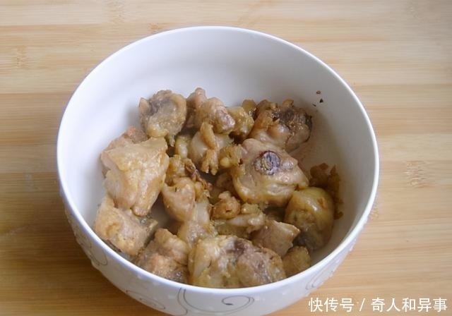 年夜饭上加道菜,“蒸蒸日上”端上桌,寓意日子红火,越过越好