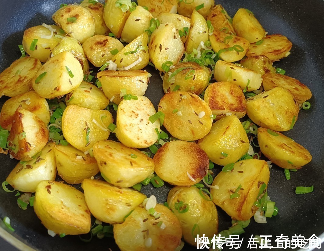孜然土豆|孜然土豆这样做，比夜市上的烧烤都要香，在家简单几步就能完成