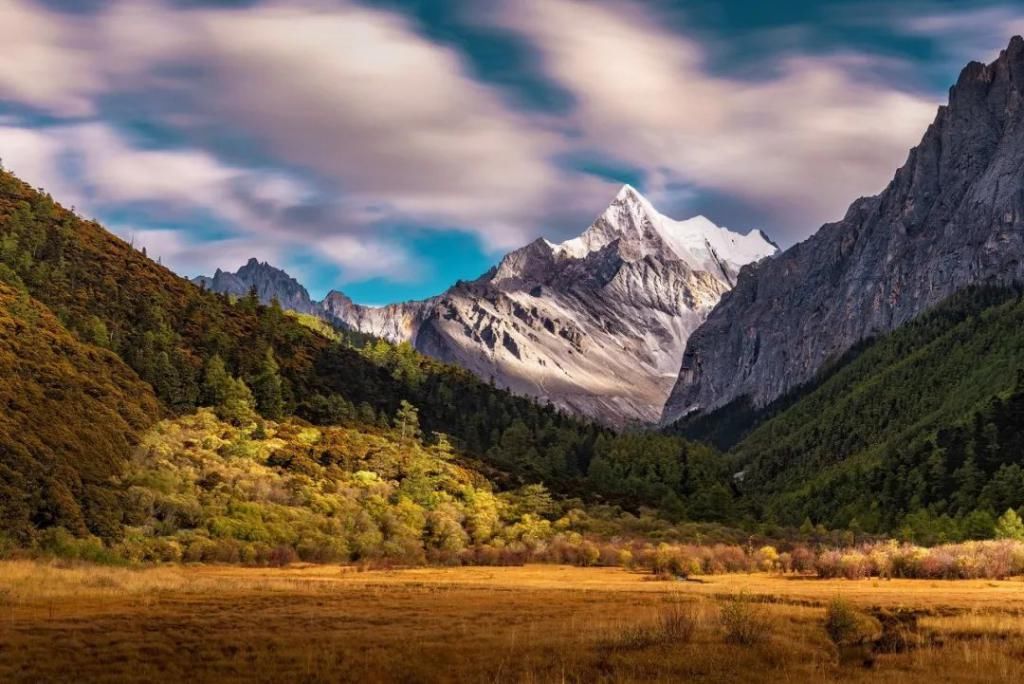 那片理想乐土|中国又一“人间天堂”爆火！左手峡谷，右手雪山！