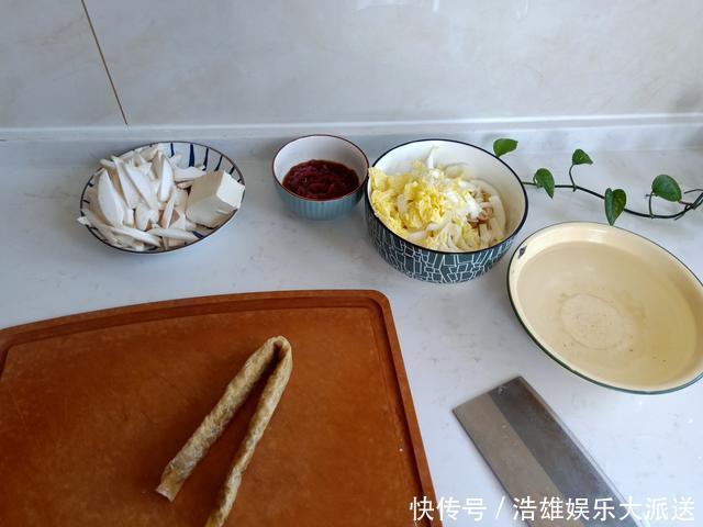  我家的极简晚餐，3个菜15分钟，好吃不贵又简单，吃得开心舒服