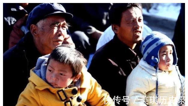 宝妈|3岁男孩长出“鲨鱼牙”,妈妈着急送医检查,医生:无知的父母