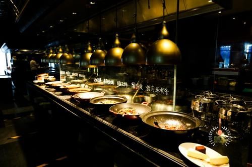  房子|北京老年人生活，退休金8000，住十万房子，去五星级酒店吃自助餐