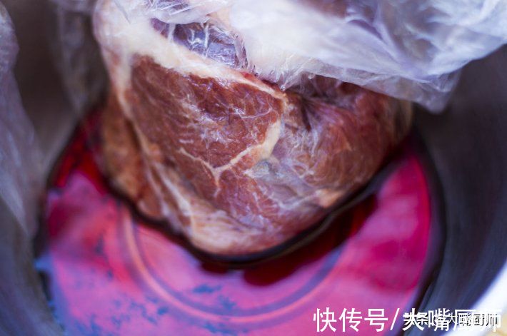 快速解冻肉别用开水煮，教你3个妙招，5分钟变软，和鲜肉一样好吃