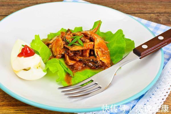 鸭血|尼古丁的“克星”找到了,长期吸烟的人,常吃4物,肺慢慢变干净