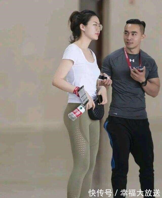 瑜伽裤|“漏斗形”身材的瑜伽裤美女,总能为造型加分,增高显瘦!