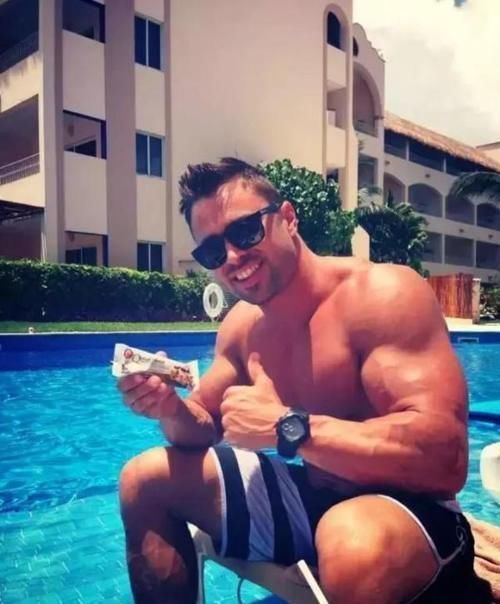 动作|完美三角肌如何训练这几个动作，轻松练出完美三角肌