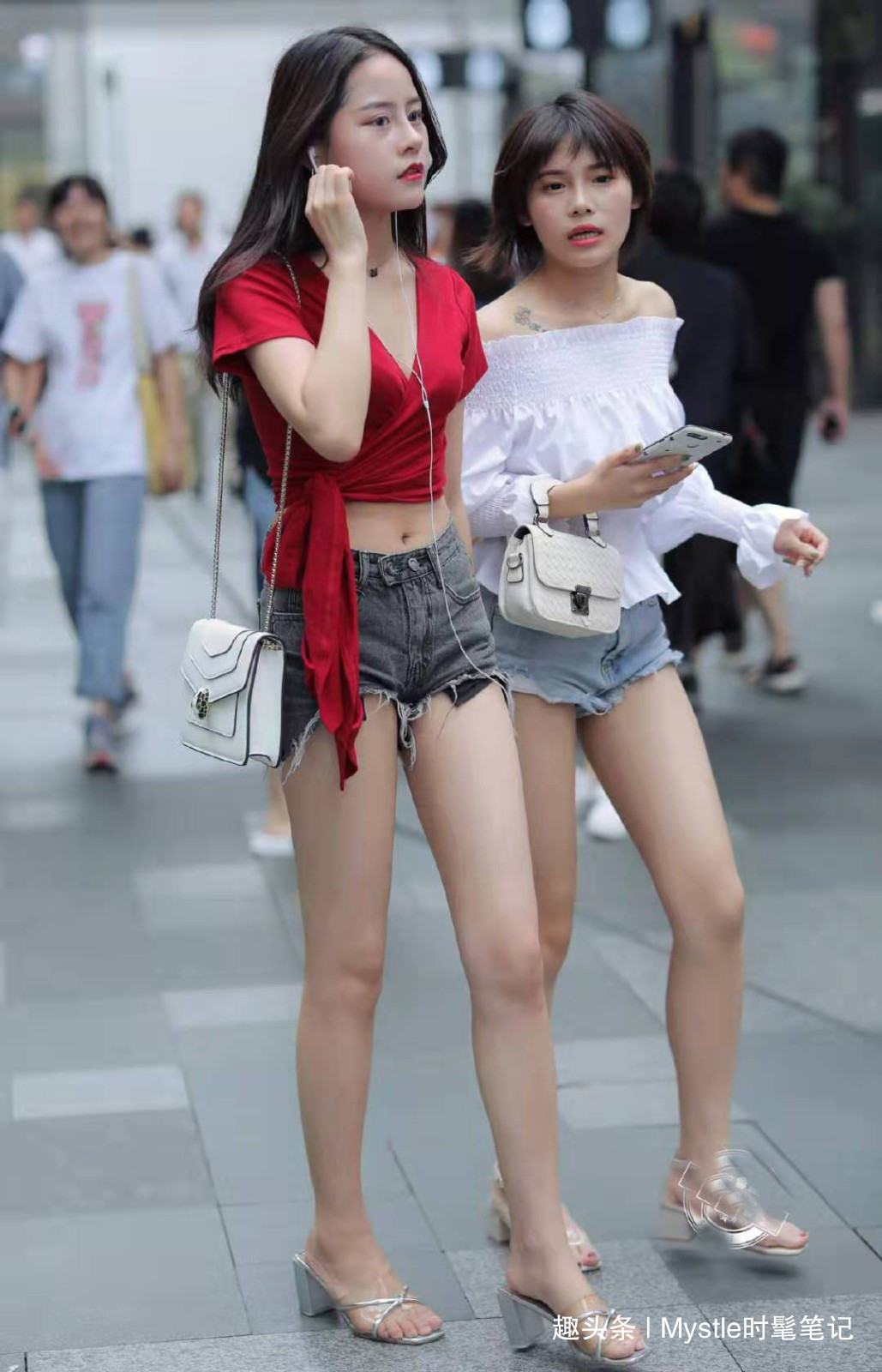 高腰 小姐姐太会穿搭了！玫瑰红短打T恤+牛仔短裤，有一种170+的既视感