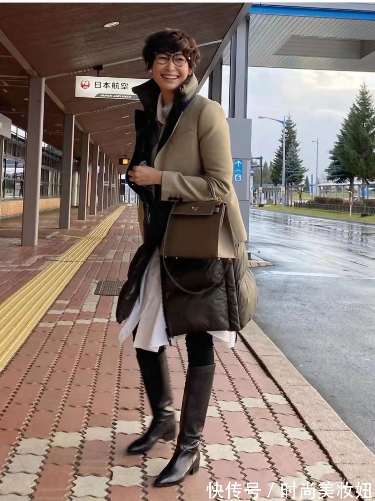 风衣 50岁女人穿衣越简单越高级,分享日本主妇穿搭,照穿优雅大气