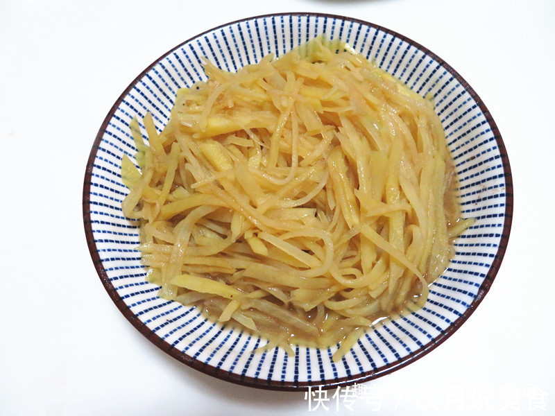 过年吃腻了大餐，在家自己准备了3道家常菜，女儿说这样吃舒服！