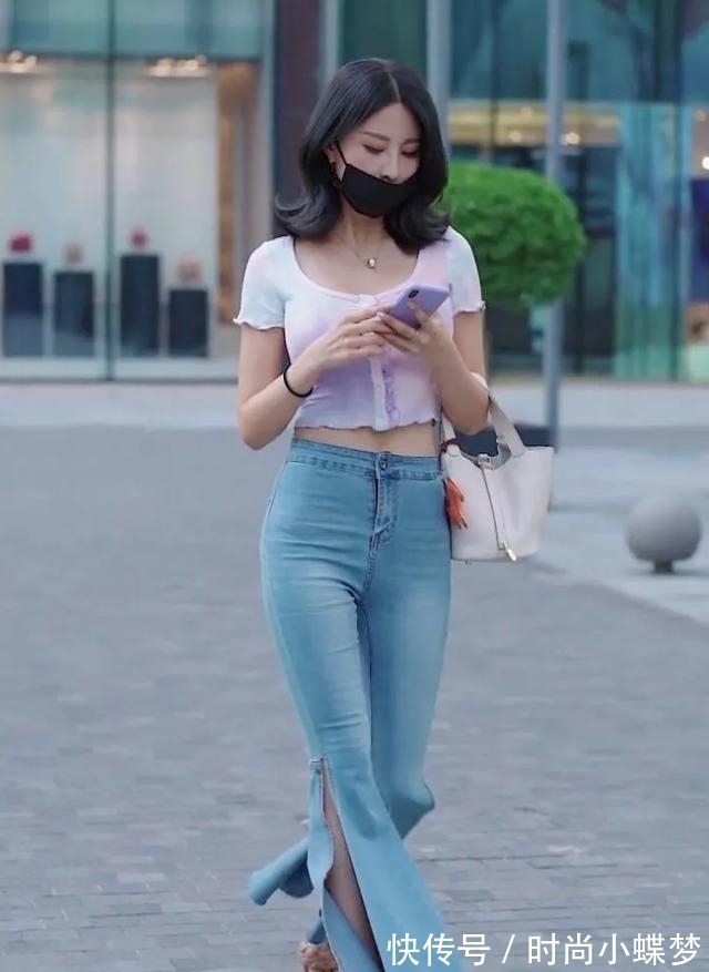 一条天|圆领短袖T恤,搭配修身“烂”裤脚牛仔裤,散发时尚女生优雅韵味