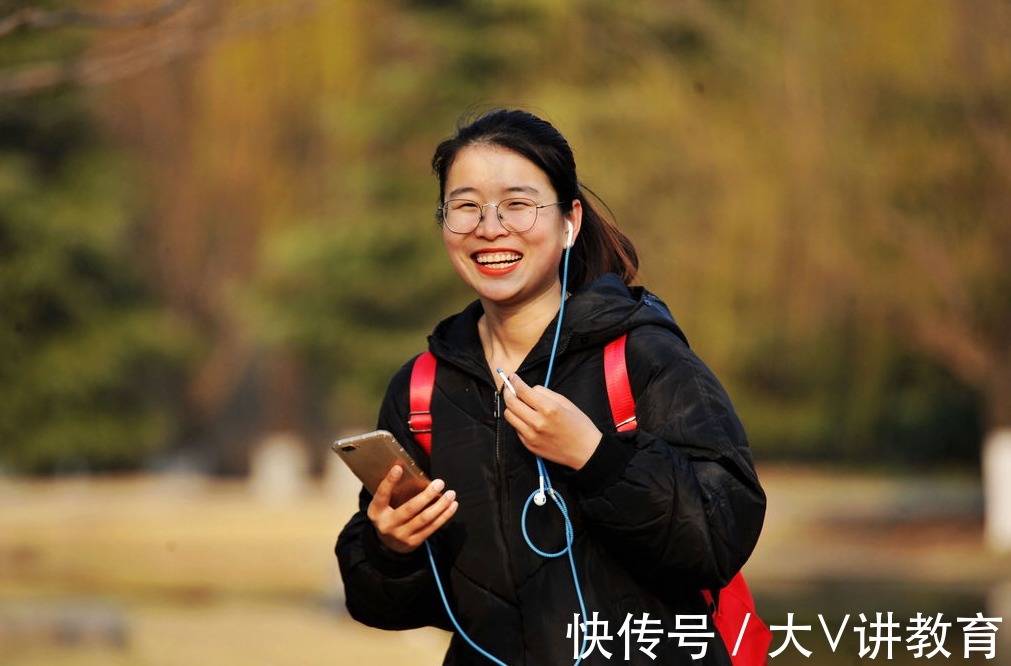 国庆节|多地高校发通知，十一小长假有“新调整”，学生们表示没异议