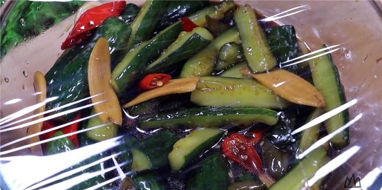 腌黄瓜最忌用盐杀水,教你一招,清爽入味嘎嘣脆,半小时就能吃