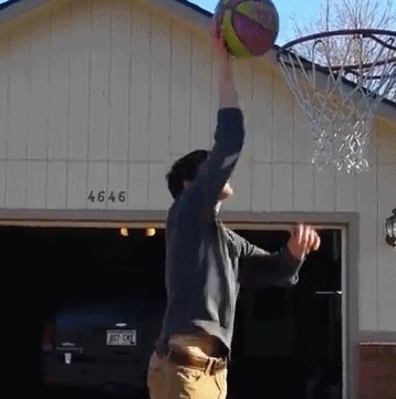 |搞笑GIF:人生难免磕磕碰碰,尤其是过河的时候