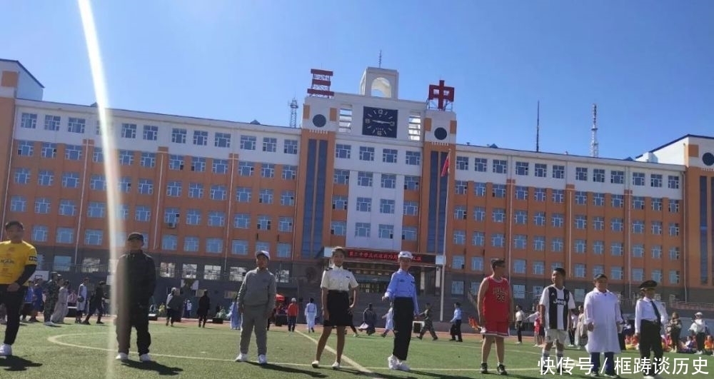  华诞|《关注》张扬青春活力 献礼新中国七十华诞